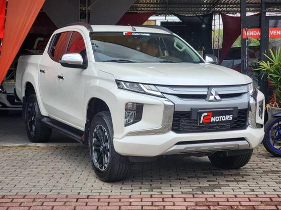 MITSUBISHI L200 TRITON 2.4 16V TURBO DIESEL SPORT HPE CD 4P 4X4 AUTOMÁTICO MITSUBISHI L200 TRITON 2.4 16V TURBO DIESEL SPORT HPE CD 4P 4X4 AUTOMÁTICO